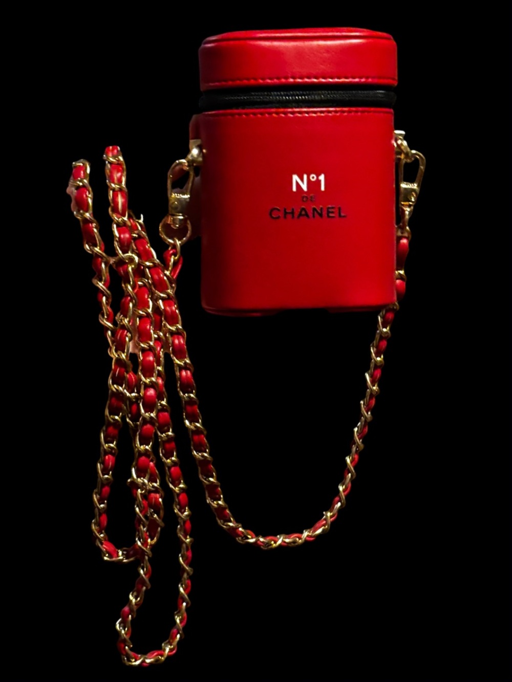 CHANEL Red N°1 Case with added Gold-Chain Strap - beauty